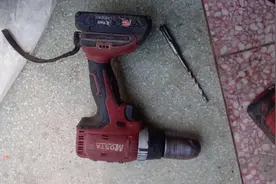 带冲击功能的锂电电钻，钻混凝土墙？感觉有点费劲视频封面