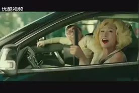 美女竟然学邓超把方向盘丢了结果玩大了