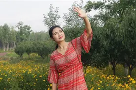 腾格尔大大一首《黑红》独特的嗓音得到充分的展现，唱功不得不服