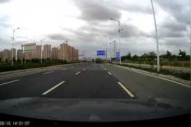 问大家个问题。绿灯闪着直接变红灯算闯红灯吗？视频封面