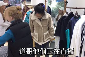 小冉二胎怀孕第5个月，家门口发生小意外，连忙找堂姐雯雪来帮忙视频封面