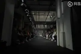 国外大牌Yohji Yamamoto - 山本耀司 2019春夏男装系列走秀视频视频封面