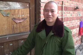 四川方言：二娃在门上贴鱼尾巴，你们知道是什么意思吗！