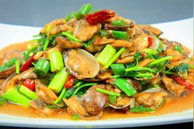 花蛤怎么炒鲜嫩却不腥？学会这招就够了，香辣入味，夏天吃最爽