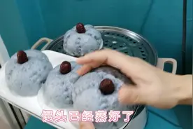 媳妇在家无聊学做一锅花样馒头，老公咋看到馒头就生气说不吃。视频封面