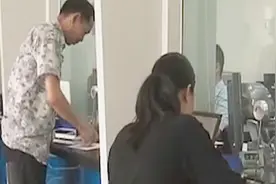 为领取银行的遗产 他们耗费十几时间 领取时三千万遗产竟变三千块视频封面