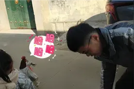 二女婿给丈母娘送年礼  人还没下车鸡跑了   这个场面太搞笑视频封面