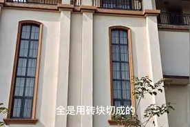 这种装饰柱用砖砌的建造方式你喜欢吗？还有车库杂物间，非常实用