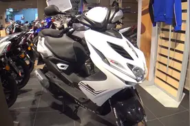 2019款雅马哈踏板车Aerox 50到货，这颜值给我一个不买的理由！视频封面