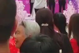 陕西临潼结婚，证婚人不能代表国务院只能代表政府人员给颁发结婚