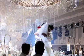 江苏徐州，异地恋9年修成正果，婚礼现场，伴娘感动哭了视频封面