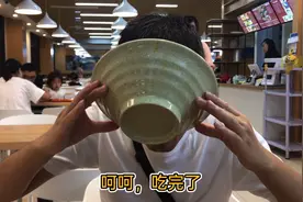 帅小伙每天吃女朋友吃剩的饭，像我这样的好的男人很少了，珍惜吧视频封面
