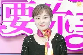 初春花朵丝巾打法 用小方巾打造娇俏花朵视频封面