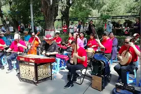 初秋八月，呼和浩特青城公园精彩上演红歌五连奏视频封面