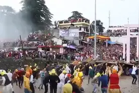 印度民众“石头大战”超百人被砸头破血流视频封面