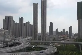 在武汉找的青旅，一晚26，比很多小城市住宿都便宜，观景平台真棒视频封面