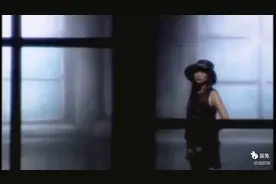 翻唱《别问我是谁》真的唱出了疲惫流泪的感觉是个好演员吧😂?