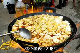 农村小伙年纪轻轻就当爷爷辈了，看看酒席前一天都吃什么视频封面