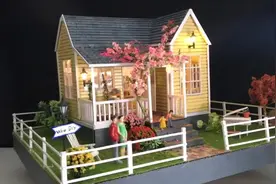 用家里废旧快递箱做迷你小屋，门前攀沿上房顶的花木成简单又好看