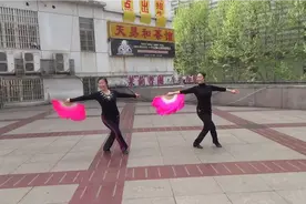 胶州秧歌《湘女多情》两朵金花在悠扬动听的旋律中翩翩起舞美极啦