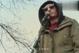 朴树北京景区现场，一首《猎户星座》，感动旅客视频封面