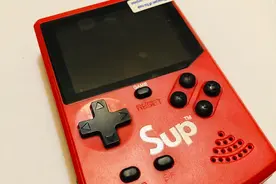 妥妥的童年回忆！复古游戏机拆封，超级马里奥的音乐响起……视频封面