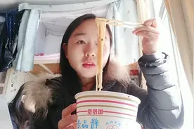 四六级考试的一天，全场蒙题，出来就问：你是什么花？视频封面