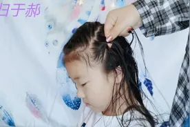 额头碎发太多挡眼睛，教你这样把头发扎起来，即好看又方便