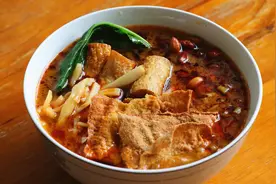 螺丝粉最家常做法，从制作米粉到熬制高汤，全部教会你，又香又臭