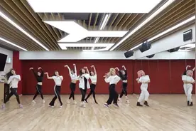 韩国JYP娱乐公司旗下女子组合TWICE，《Fancy》练习室版