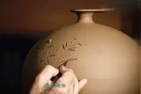 英文版《青花瓷》听来别有一番韵味，更有对陶瓷文化的深深敬意…视频封面