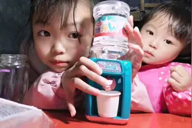 十岁的孩子还在玩这种幼稚的玩具，真是同心未泯视频封面