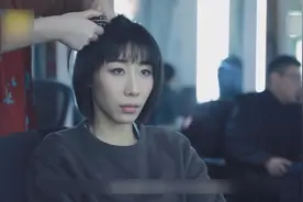 任素汐被曝婚内偷食，前夫证实传闻，曾开车接两人回家却不知情视频封面