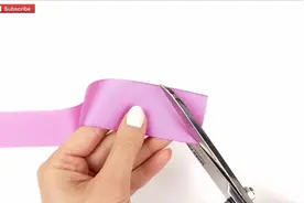 用一条紫色丝带，教你简单制作精美头花！视频封面