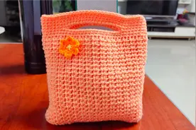 钩织小巧时尚的手提包，竖条花纹真好看，教程详细，小白都能学会视频封面