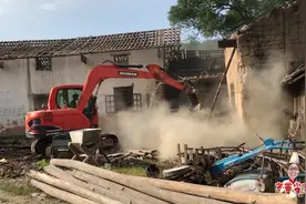 江西新农村建设，无人住泥巴房违规房全部拆除，每平方米补助25元