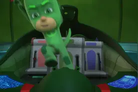 小英雄去调查大白球，不料被大白球追，吸在墙上才躲过一劫