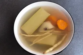 甘蔗糖水，甘甜去火嗓子好，清热润肺等功效，做法简单。视频封面