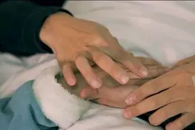 女孩爸爸病情加重，将女儿托付给男孩视频封面