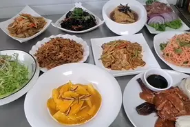 农家乐来桌客人订餐试菜，厨师做了10道菜，有荤有素客人会满意吗