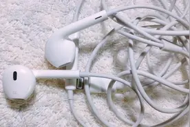 苹果耳机进水后音质变差声音变小怎么办，用神器开壳进行无损修复视频封面