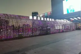 内蒙古姑娘带你们看看桃花水母大剧院，为什么剧院如此命名呢？视频封面