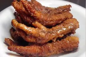 厨师长教你年夜饭虎皮鸡爪的做法，步骤详细，软烂入味下酒又下饭