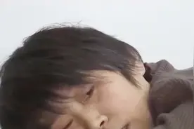 20多年的类风湿病 听人说蜂针疗法有效 她特意从外地赶来诊所