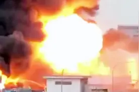 围观民众拍下巨大火球出现瞬间！新加坡一液化气厂起火爆炸视频封面