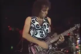 世界级电吉他巫师乔塞奇尼1988年经典现场，有头发的老乔更风骚！视频封面