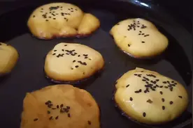 懒人南瓜饼的做法，只需要筷子一搅拌，香软可口！