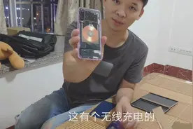 小伙自己换小米9后盖，比去售后节省了100多块