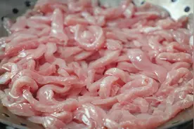 肉丝怎么做更滑嫩入味？厨师长详解上浆技巧，毫无保留的视频教程