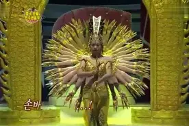 千手观音赴韩演出，韩国民众现场各种惊叹羡慕欢呼视频封面